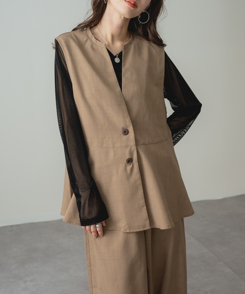refinedworks(リファインドワークス)の「【refinedworks】スタイルアップ を叶える! ペプラム フレア Vネック ジレ(ベスト・レディース・ブラック/ベージュ・FREE)」の4枚目の写真