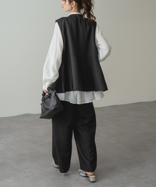 refinedworks(リファインドワークス)の「【refinedworks】スタイルアップ を叶える! ペプラム フレア Vネック ジレ(ベスト・レディース・ブラック/ベージュ・FREE)」の21枚目の写真