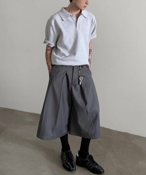FreeZone(フリーゾーン)の「グレー・ブラック タックワイドクロップドパンツ(チノパンツ・メンズ・ブラック/グレー・LARGE/MEDIUM/SMALL)」の7枚目の写真
