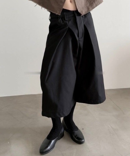 FreeZone(フリーゾーン)の「グレー・ブラック タックワイドクロップドパンツ(チノパンツ・メンズ・ブラック/グレー・LARGE/MEDIUM/SMALL)」の9枚目の写真