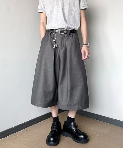 FreeZone(フリーゾーン)の「グレー・ブラック タックワイドクロップドパンツ(チノパンツ・メンズ・ブラック/グレー・LARGE/MEDIUM/SMALL)」の11枚目の写真