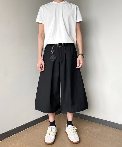 FreeZone(フリーゾーン)の「グレー・ブラック タックワイドクロップドパンツ(チノパンツ・メンズ・ブラック/グレー・LARGE/MEDIUM/SMALL)」の12枚目の写真