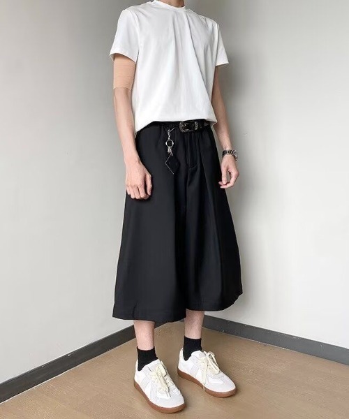 FreeZone(フリーゾーン)の「グレー・ブラック タックワイドクロップドパンツ(チノパンツ・メンズ・ブラック/グレー・LARGE/MEDIUM/SMALL)」の13枚目の写真