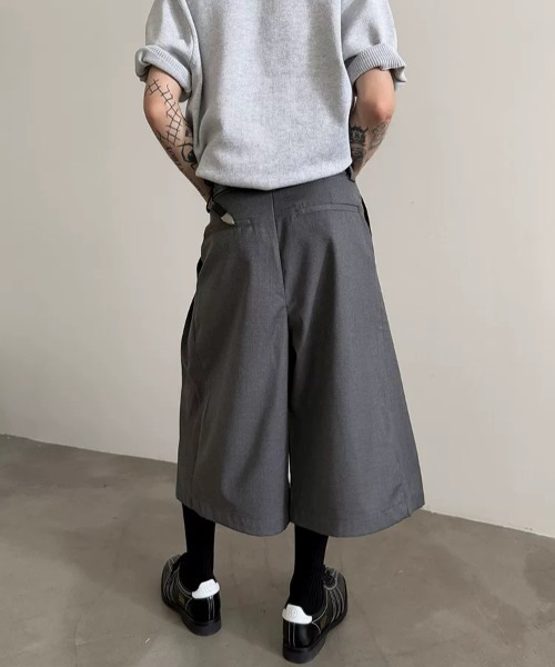 FreeZone(フリーゾーン)の「グレー・ブラック タックワイドクロップドパンツ(チノパンツ・メンズ・ブラック/グレー・LARGE/MEDIUM/SMALL)」の17枚目の写真