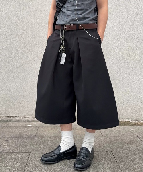 FreeZone(フリーゾーン)の「グレー・ブラック タックワイドクロップドパンツ(チノパンツ・メンズ・ブラック/グレー・LARGE/MEDIUM/SMALL)」の18枚目の写真