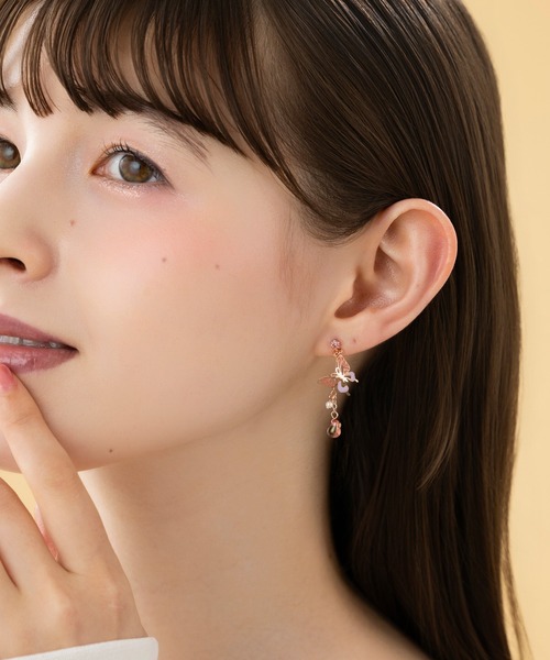 LA MUe(ラミュー)の「【LA MUE】日本製 パール×ビーズ バタフライ ビアス(ピアス(両耳用)・レディース・ブルー/ラベンダー/レッド/ピンク・FREE)」の7枚目の写真
