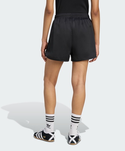 adidas(アディダス)の「adidas Originals サテン ショーツ ラッフル スリーストライプス / アディダスオリジナルス adidas Originals(その他パンツ・レディース・ブラック・XX-LARGE/X-SMALL/LARGE/MEDIUM/X-LARGE/SMALL)」の2枚目の写真