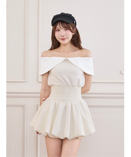 Darich(ダーリッチ)の「レーストラックオフショルバルーンミニワンピース(ワンピース・レディース・グレー/ホワイト/ブラック・FREE)」の1枚目の写真