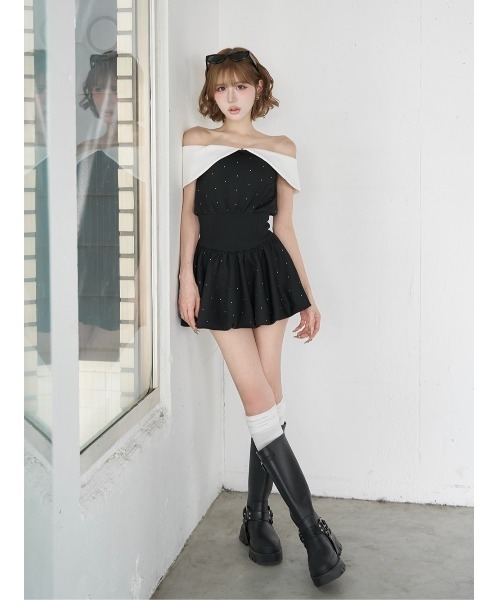 Darich(ダーリッチ)の「レーストラックオフショルバルーンミニワンピース(ワンピース・レディース・グレー/ホワイト/ブラック・FREE)」の4枚目の写真