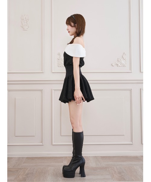 Darich(ダーリッチ)の「レーストラックオフショルバルーンミニワンピース(ワンピース・レディース・グレー/ホワイト/ブラック・FREE)」の8枚目の写真