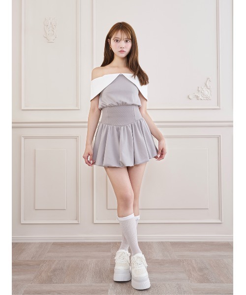 Darich(ダーリッチ)の「レーストラックオフショルバルーンミニワンピース(ワンピース・レディース・グレー/ホワイト/ブラック・FREE)」の13枚目の写真