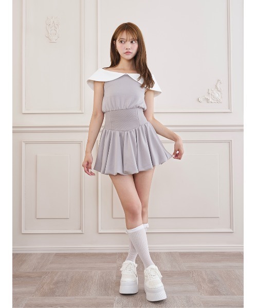 Darich(ダーリッチ)の「レーストラックオフショルバルーンミニワンピース(ワンピース・レディース・グレー/ホワイト/ブラック・FREE)」の15枚目の写真