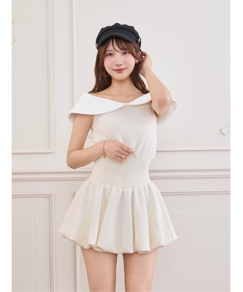 Darich(ダーリッチ)の「レーストラックオフショルバルーンミニワンピース(ワンピース・レディース・グレー/ホワイト/ブラック・FREE)」の11枚目の写真