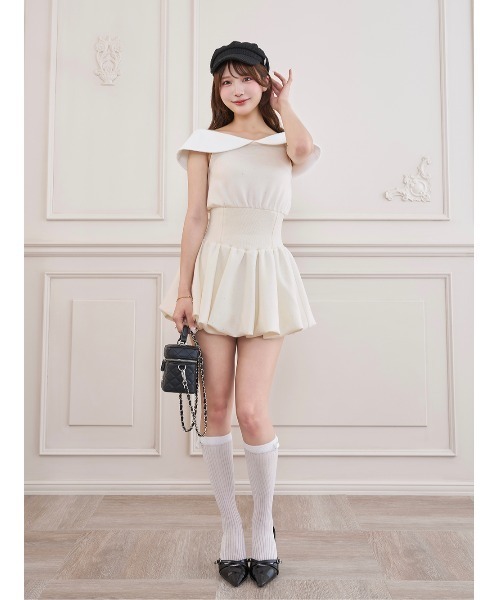 Darich(ダーリッチ)の「レーストラックオフショルバルーンミニワンピース(ワンピース・レディース・グレー/ホワイト/ブラック・FREE)」の12枚目の写真