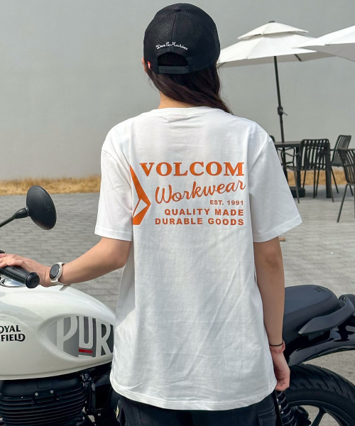 VOLCOM(ボルコム)の「ワークウェアエッセンシャルコンフォートフィット半袖Tシャツ(ホワイト)(Tシャツ/カットソー・レディース・その他・LARGE/X-LARGE/SMALL/MEDIUM)」の8枚目の写真
