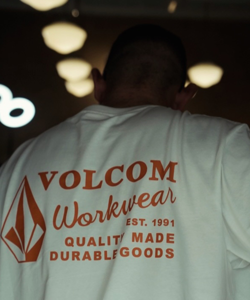 VOLCOM(ボルコム)の「ワークウェアエッセンシャルコンフォートフィット半袖Tシャツ(ホワイト)(Tシャツ/カットソー・レディース・その他・LARGE/X-LARGE/SMALL/MEDIUM)」の9枚目の写真