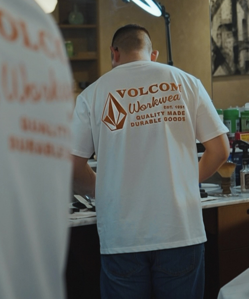 VOLCOM(ボルコム)の「ワークウェアエッセンシャルコンフォートフィット半袖Tシャツ(ホワイト)(Tシャツ/カットソー・レディース・その他・LARGE/X-LARGE/SMALL/MEDIUM)」の10枚目の写真
