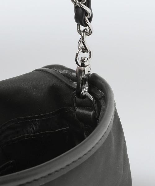 eL(エル)の「【eL】Chain Waist Pouch/1070211(ショルダーバッグ・レディース・ブラック/カーキ・FREE)」の7枚目の写真