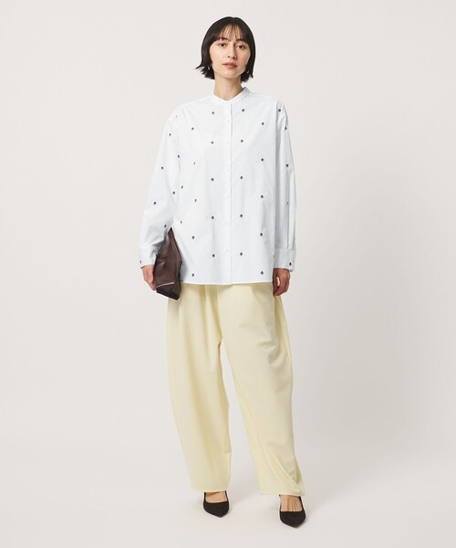 UNITED ARROWS(ユナイテッドアローズ)の「エンブロイダリーフラワー バンドカラー シャツ 26FW(シャツ/ブラウス・レディース・ライトブルー/オフホワイト/ベージュ・FREE)」の10枚目の写真