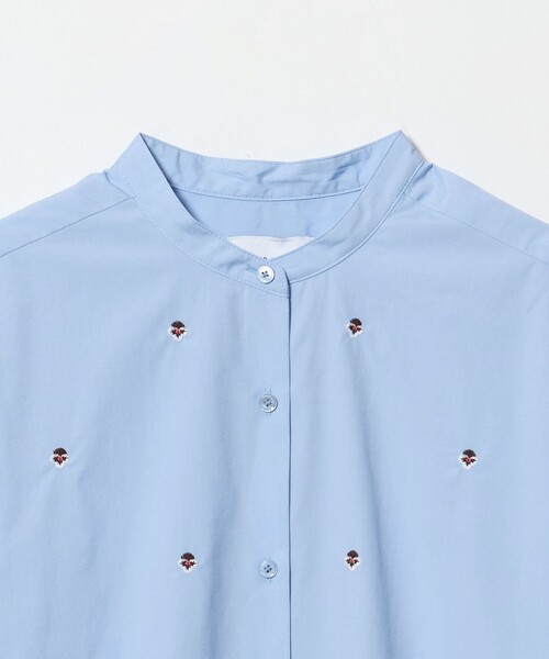 UNITED ARROWS(ユナイテッドアローズ)の「エンブロイダリーフラワー バンドカラー シャツ 26FW(シャツ/ブラウス・レディース・ライトブルー/オフホワイト/ベージュ・FREE)」の7枚目の写真