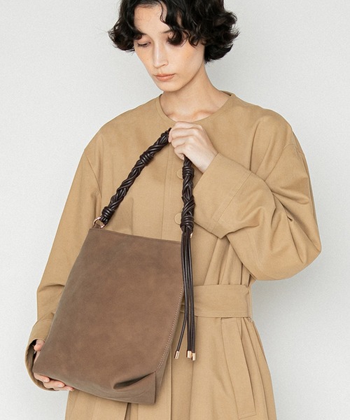 LE VERNIS(ル・ベルニ)の「LE VERNIS(ル・ベルニ)Woven handle bag(ハンドバッグ・レディース・ブラウン/ブラック・FREE)」の2枚目の写真