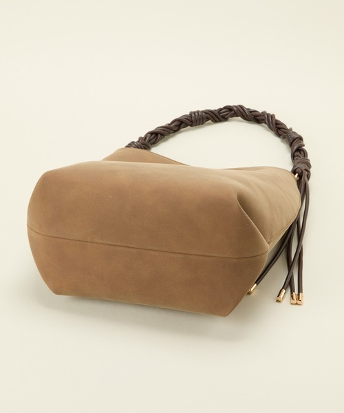 LE VERNIS(ル・ベルニ)の「LE VERNIS(ル・ベルニ)Woven handle bag(ハンドバッグ・レディース・ブラウン/ブラック・FREE)」の4枚目の写真