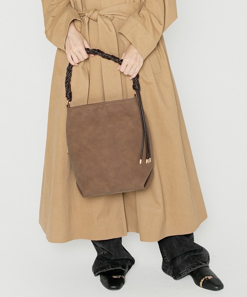 LE VERNIS(ル・ベルニ)の「LE VERNIS(ル・ベルニ)Woven handle bag(ハンドバッグ・レディース・ブラウン/ブラック・FREE)」の22枚目の写真