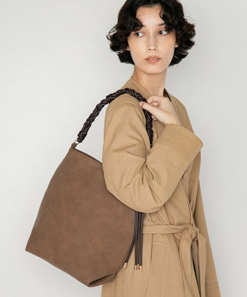 LE VERNIS(ル・ベルニ)の「LE VERNIS(ル・ベルニ)Woven handle bag(ハンドバッグ・レディース・ブラウン/ブラック・FREE)」の19枚目の写真