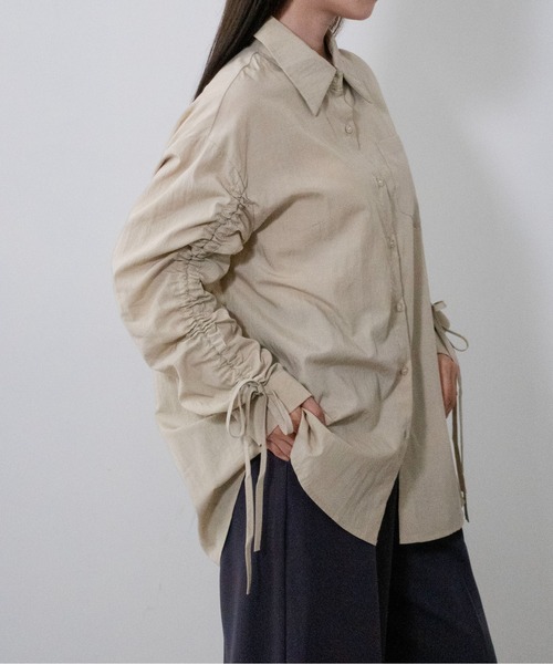 on:nue（オンニュ）の「【on:nue】袖シャーリングドロストリボンシャツ /26-27 AW COLLECTION（シャツ/ブラウス・レディース・チャコールグレー/ブラウン/ベージュ・FREE）」の8枚目の写真