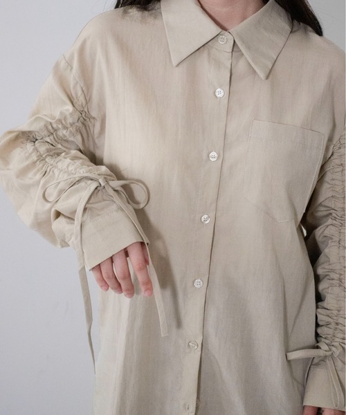 on:nue（オンニュ）の「【on:nue】袖シャーリングドロストリボンシャツ /26-27 AW COLLECTION（シャツ/ブラウス・レディース・チャコールグレー/ブラウン/ベージュ・FREE）」の11枚目の写真