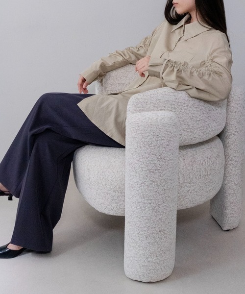 on:nue（オンニュ）の「【on:nue】袖シャーリングドロストリボンシャツ /26-27 AW COLLECTION（シャツ/ブラウス・レディース・チャコールグレー/ブラウン/ベージュ・FREE）」の13枚目の写真