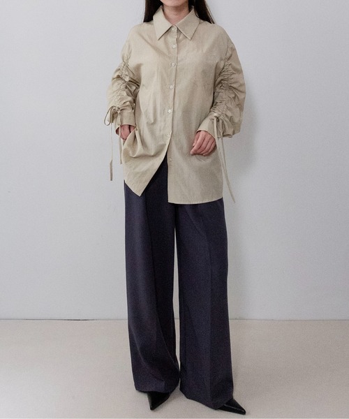 on:nue（オンニュ）の「【on:nue】袖シャーリングドロストリボンシャツ /26-27 AW COLLECTION（シャツ/ブラウス・レディース・チャコールグレー/ブラウン/ベージュ・FREE）」の14枚目の写真