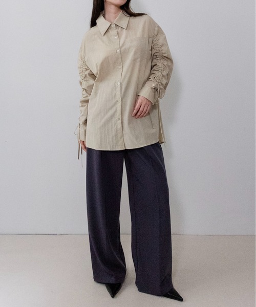 on:nue（オンニュ）の「【on:nue】袖シャーリングドロストリボンシャツ /26-27 AW COLLECTION（シャツ/ブラウス・レディース・チャコールグレー/ブラウン/ベージュ・FREE）」の15枚目の写真