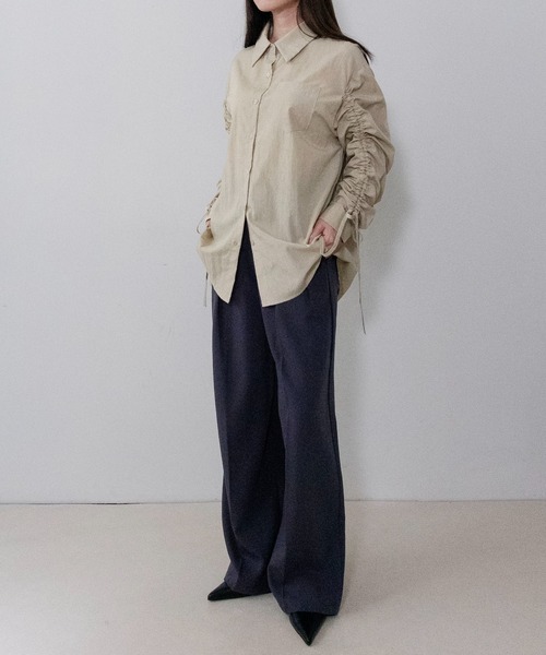 on:nue（オンニュ）の「【on:nue】袖シャーリングドロストリボンシャツ /26-27 AW COLLECTION（シャツ/ブラウス・レディース・チャコールグレー/ブラウン/ベージュ・FREE）」の16枚目の写真