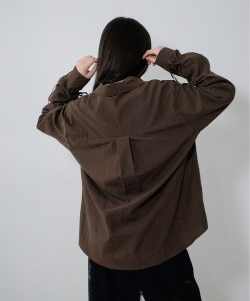 on:nue（オンニュ）の「【on:nue】袖シャーリングドロストリボンシャツ /26-27 AW COLLECTION（シャツ/ブラウス・レディース・チャコールグレー/ブラウン/ベージュ・FREE）」の21枚目の写真