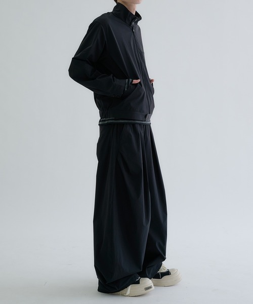 EPNK(イーピーエヌケー)の「Matte-Shell Wide Pants / マットシェルワイドパンツ(その他パンツ・メンズ・ブラック/チャコールグレー/サンドベージュ・LARGE/SMALL/MEDIUM)」の17枚目の写真