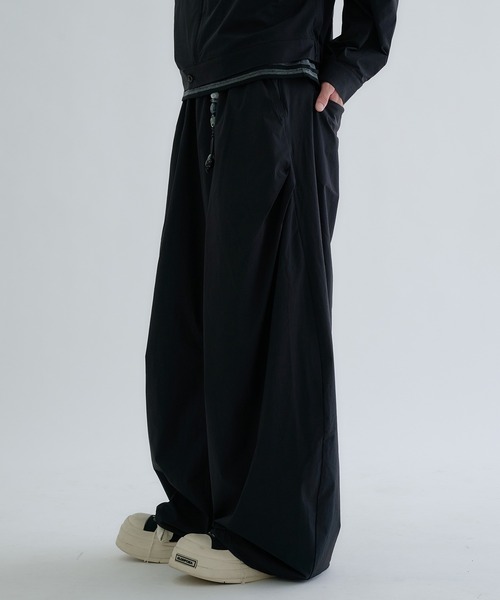 EPNK(イーピーエヌケー)の「Matte-Shell Wide Pants / マットシェルワイドパンツ(その他パンツ・メンズ・ブラック/チャコールグレー/サンドベージュ・LARGE/SMALL/MEDIUM)」の7枚目の写真