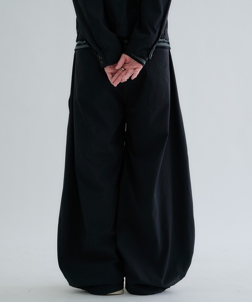 EPNK(イーピーエヌケー)の「Matte-Shell Wide Pants / マットシェルワイドパンツ(その他パンツ・メンズ・ブラック/チャコールグレー/サンドベージュ・LARGE/SMALL/MEDIUM)」の9枚目の写真