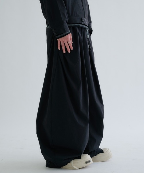 EPNK(イーピーエヌケー)の「Matte-Shell Wide Pants / マットシェルワイドパンツ(その他パンツ・メンズ・ブラック/チャコールグレー/サンドベージュ・LARGE/SMALL/MEDIUM)」の10枚目の写真