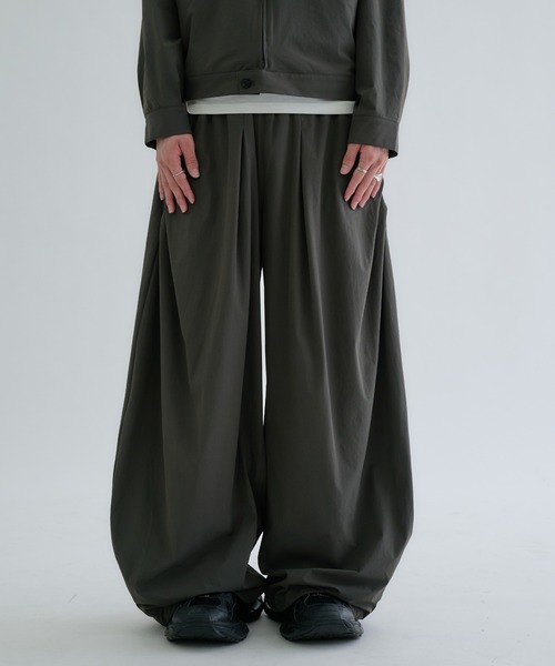 EPNK(イーピーエヌケー)の「Matte-Shell Wide Pants / マットシェルワイドパンツ(その他パンツ・メンズ・ブラック/チャコールグレー/サンドベージュ・LARGE/SMALL/MEDIUM)」の18枚目の写真