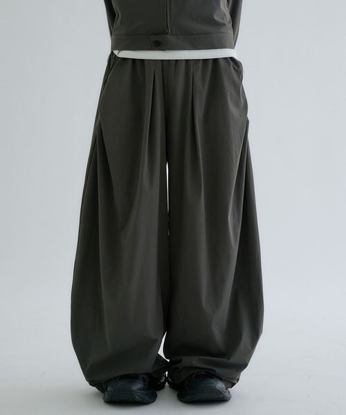 EPNK(イーピーエヌケー)の「Matte-Shell Wide Pants / マットシェルワイドパンツ(その他パンツ・メンズ・ブラック/チャコールグレー/サンドベージュ・LARGE/SMALL/MEDIUM)」の20枚目の写真