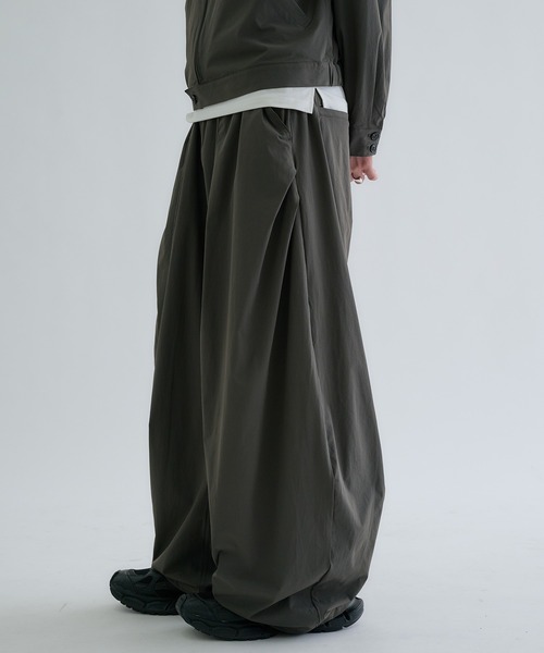 EPNK(イーピーエヌケー)の「Matte-Shell Wide Pants / マットシェルワイドパンツ(その他パンツ・メンズ・ブラック/チャコールグレー/サンドベージュ・LARGE/SMALL/MEDIUM)」の21枚目の写真