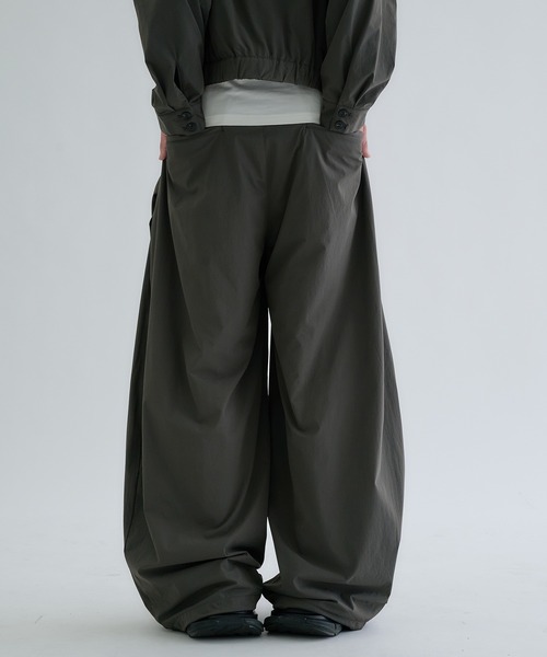 EPNK(イーピーエヌケー)の「Matte-Shell Wide Pants / マットシェルワイドパンツ(その他パンツ・メンズ・ブラック/チャコールグレー/サンドベージュ・LARGE/SMALL/MEDIUM)」の22枚目の写真