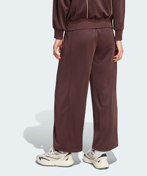 adidas（アディダス）の「スタジアムトリコットルーズフィットトラックパンツ / アディダス adidas（その他パンツ・レディース・ブラウン・X-SMALL/SMALL/MEDIUM/LARGE/X-LARGE/XX-LARGE）」の2枚目の写真