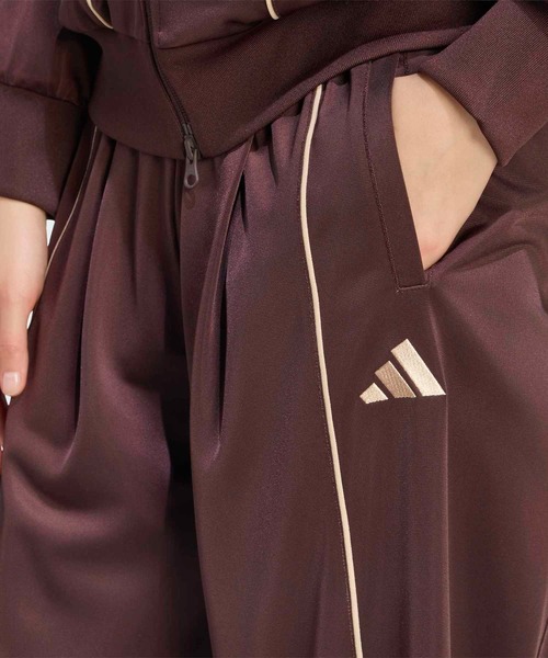 adidas（アディダス）の「スタジアムトリコットルーズフィットトラックパンツ / アディダス adidas（その他パンツ・レディース・ブラウン・X-SMALL/SMALL/MEDIUM/LARGE/X-LARGE/XX-LARGE）」の3枚目の写真