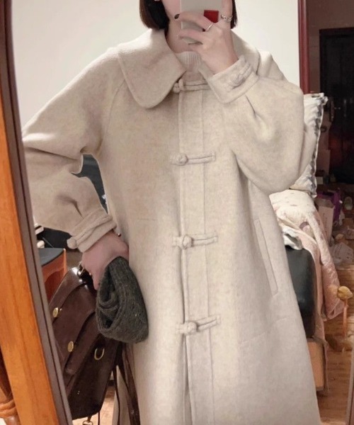 LUCPY(ラクピー)の「トグルボタン ビッグカラーロングコート(その他アウター・レディース・ホワイト・X-LARGE/LARGE/MEDIUM/SMALL)」の2枚目の写真