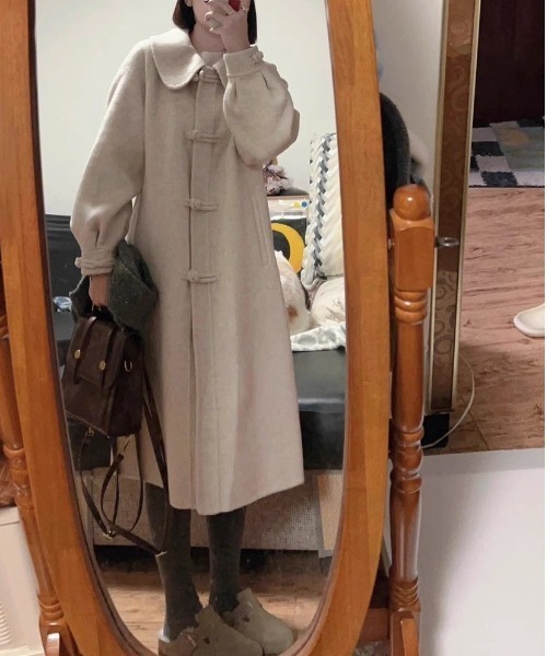 LUCPY(ラクピー)の「トグルボタン ビッグカラーロングコート(その他アウター・レディース・ホワイト・X-LARGE/LARGE/MEDIUM/SMALL)」の3枚目の写真