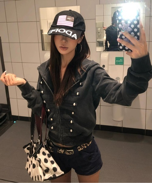 HAILY（ヘイリー）の「ナポレオンフード付きジップパーカー（パーカー・レディース・ブラック・FREE）」の6枚目の写真