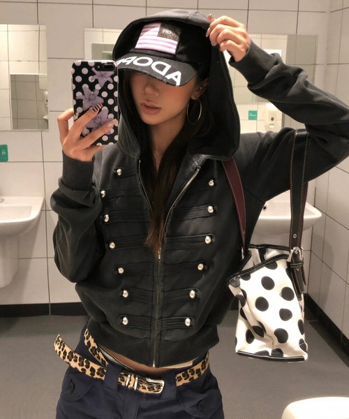 HAILY（ヘイリー）の「ナポレオンフード付きジップパーカー（パーカー・レディース・ブラック・FREE）」の2枚目の写真