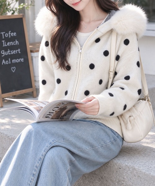 Miniministore(ミニミニストア)の「ドット柄ファーフードニットブルゾン韓国風(ニット/セーター・レディース・ベージュ/アイボリー/ネイビー/グレー・FREE)」の16枚目の写真